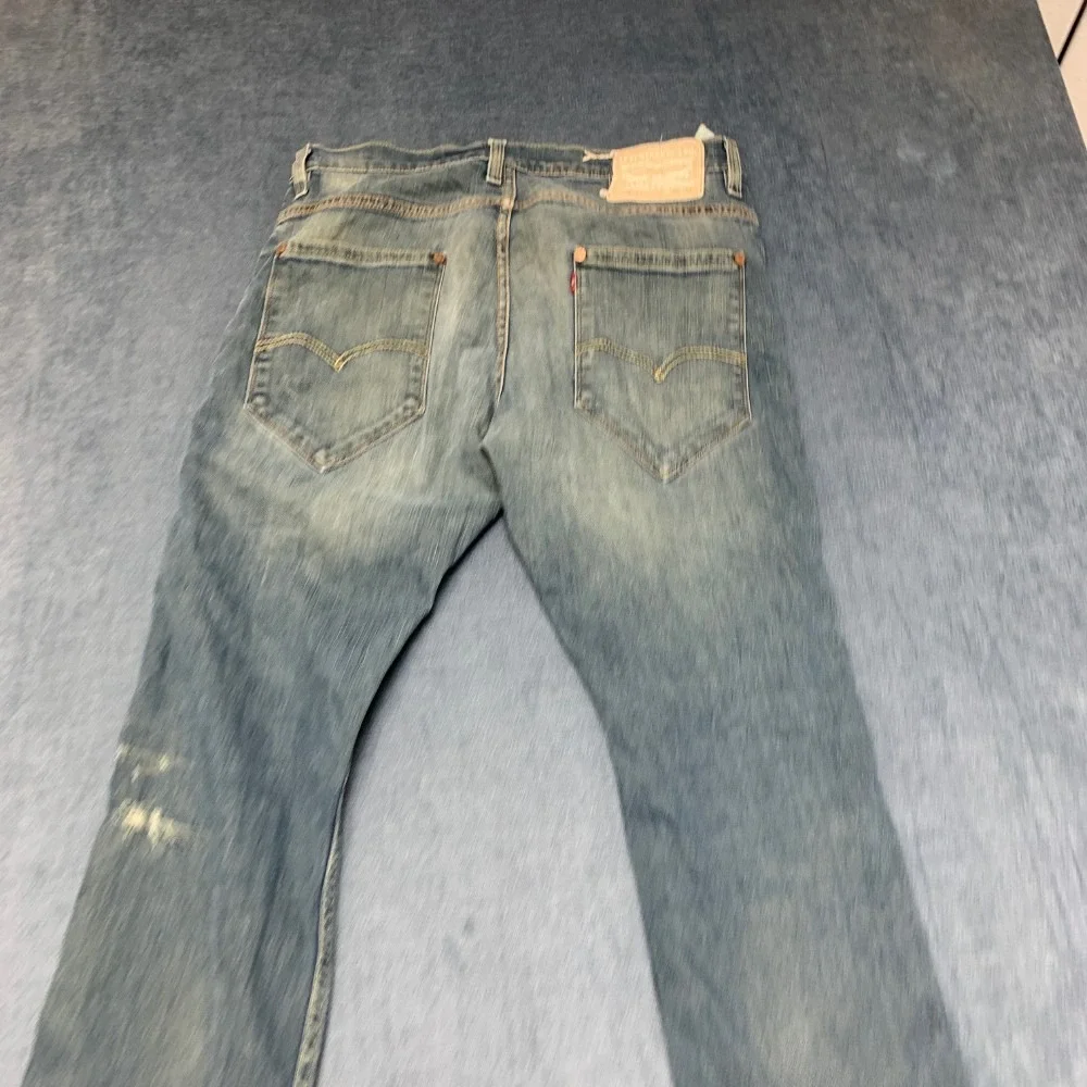 Levi's 514 Jeans Mens 34x32 Blue Whiskering Denim Cotton Stretch Distressed